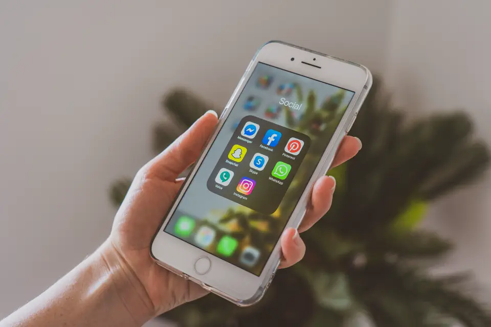 Customer engaging on social apps